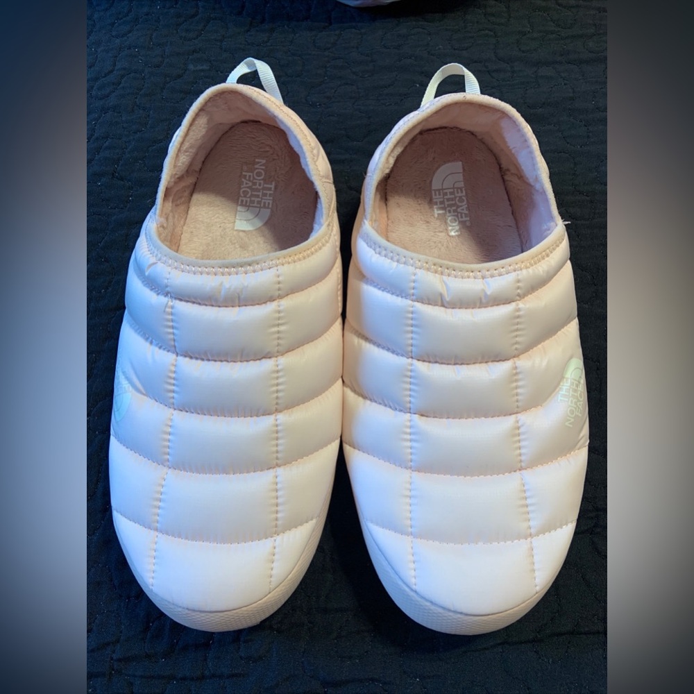The North Face Women's Quilted Slip-On Shoes in Light Pink